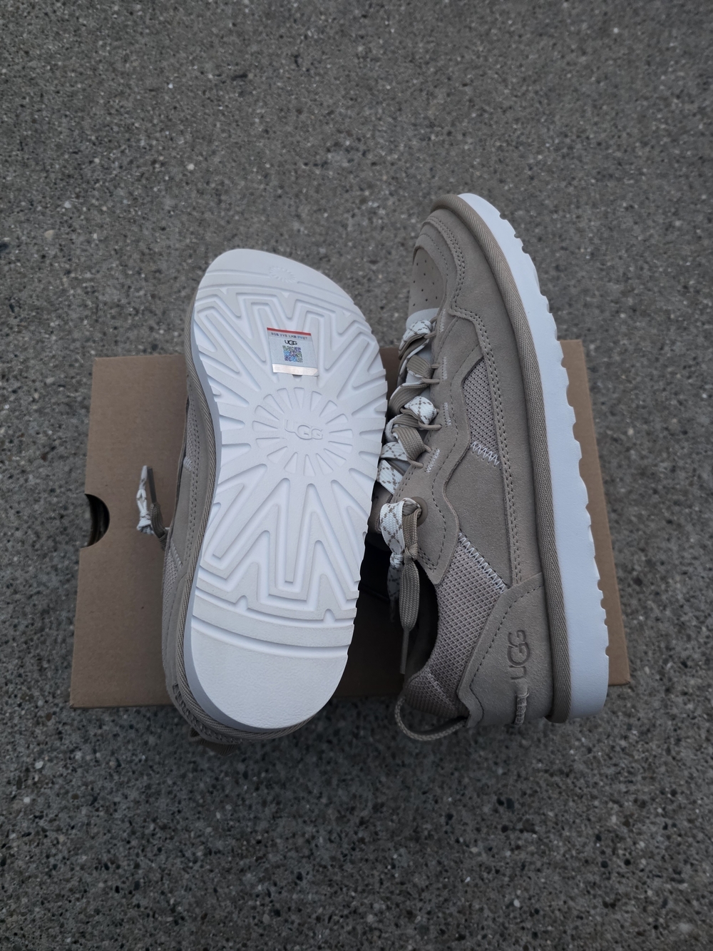 UGG Minimel Sneaker Women Size 8 - Picture 11 of 11